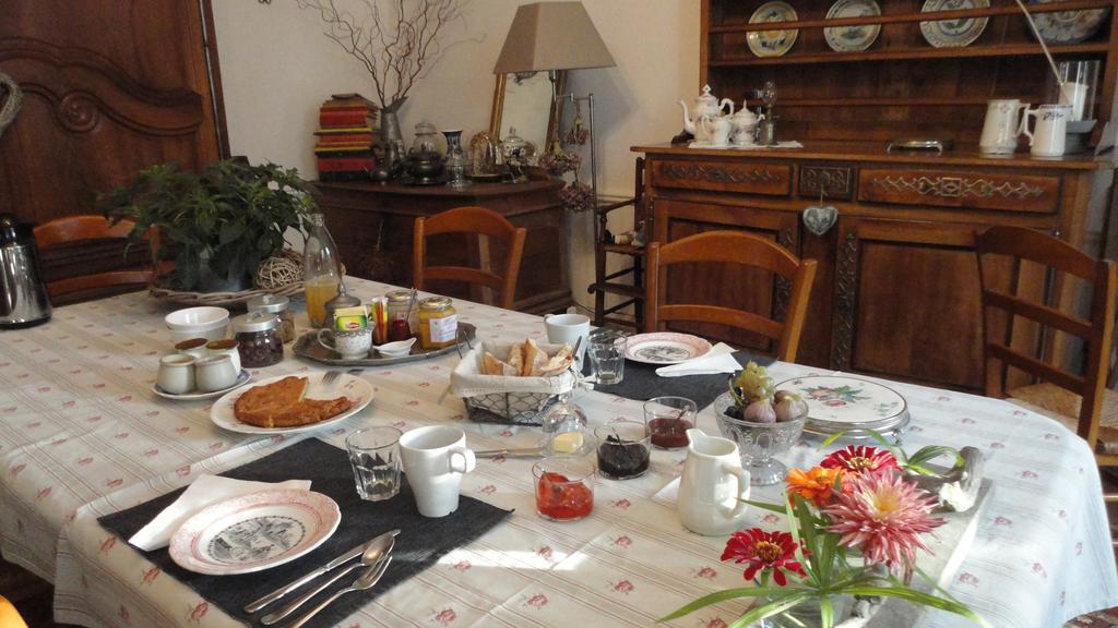 Les 2 Madeleine Bed & Breakfast Saint-Saturnin-du-Bois ภายนอก รูปภาพ