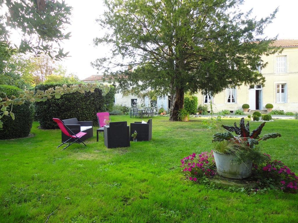 Les 2 Madeleine Bed & Breakfast Saint-Saturnin-du-Bois ภายนอก รูปภาพ