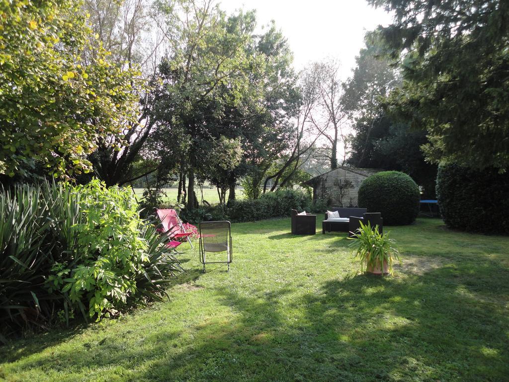 Les 2 Madeleine Bed & Breakfast Saint-Saturnin-du-Bois ภายนอก รูปภาพ