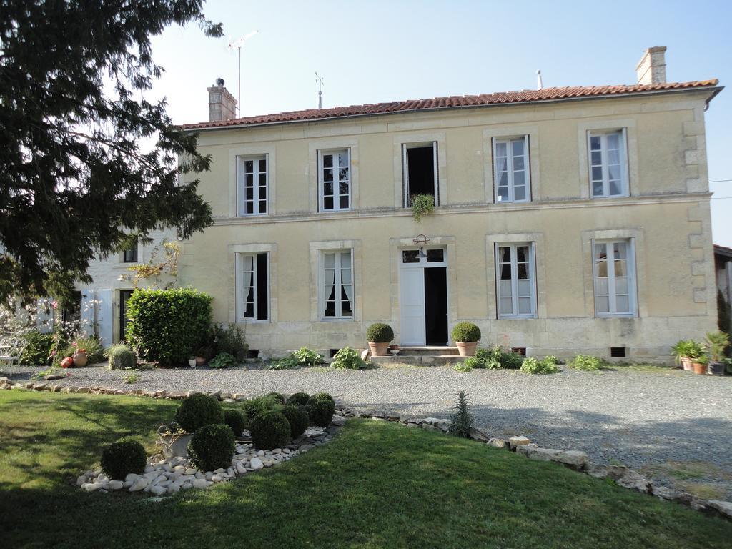Les 2 Madeleine Bed & Breakfast Saint-Saturnin-du-Bois ภายนอก รูปภาพ