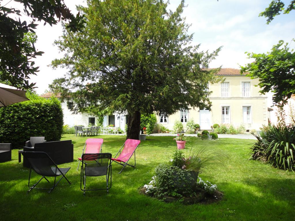 Les 2 Madeleine Bed & Breakfast Saint-Saturnin-du-Bois ภายนอก รูปภาพ