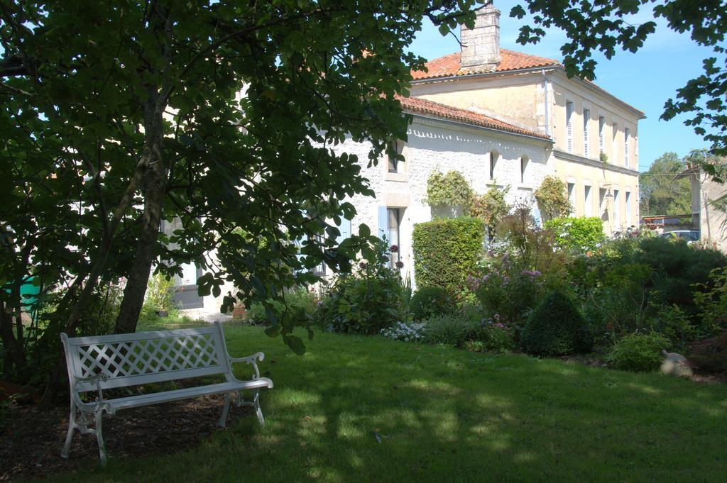 Les 2 Madeleine Bed & Breakfast Saint-Saturnin-du-Bois ภายนอก รูปภาพ