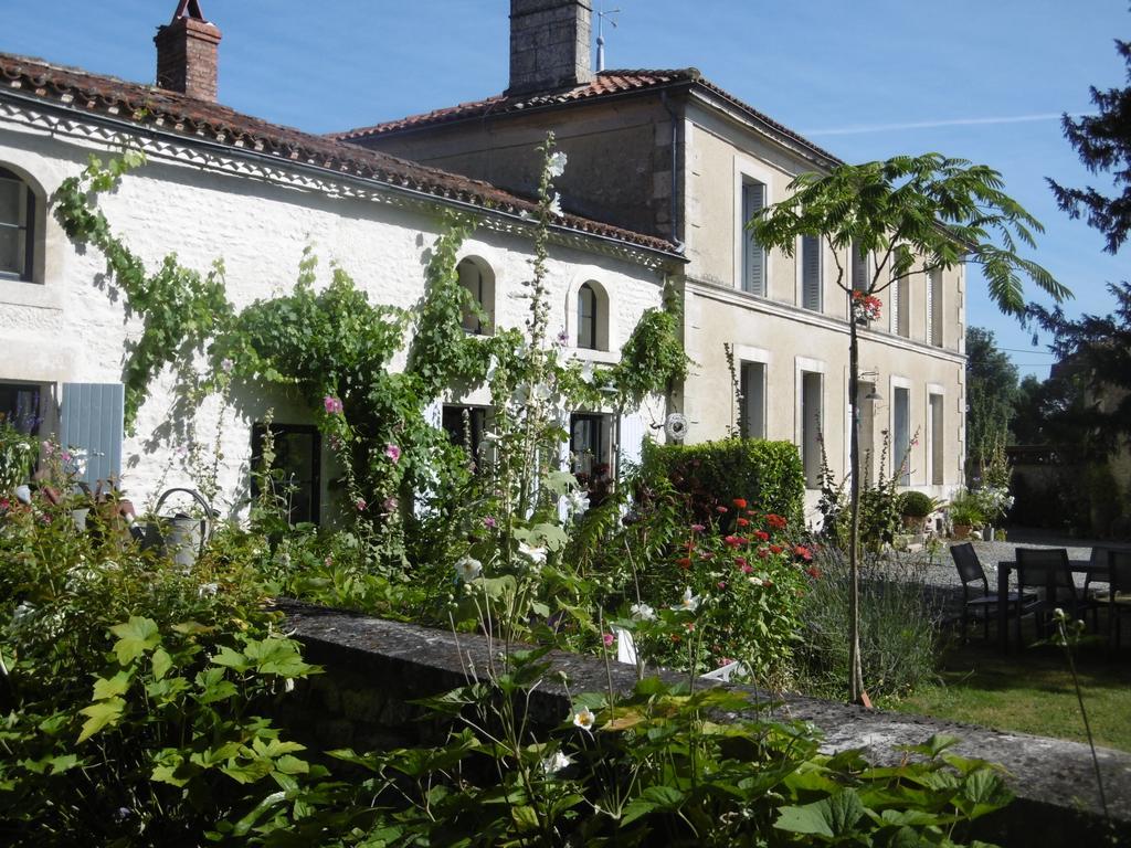 Les 2 Madeleine Bed & Breakfast Saint-Saturnin-du-Bois ภายนอก รูปภาพ