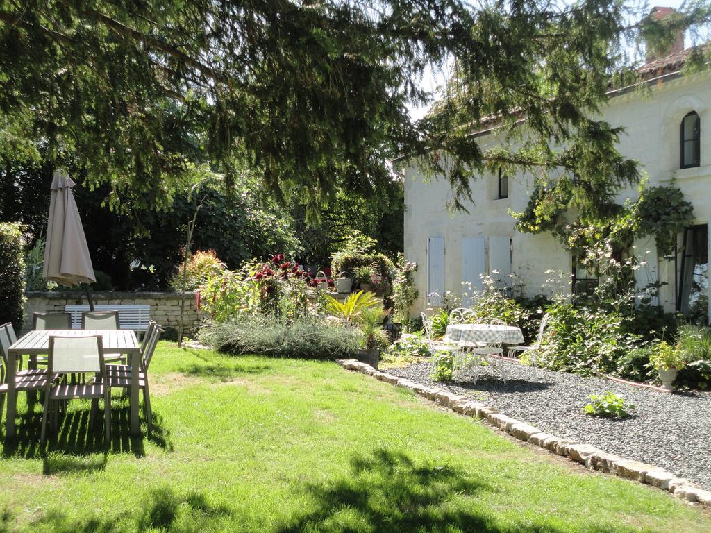 Les 2 Madeleine Bed & Breakfast Saint-Saturnin-du-Bois ภายนอก รูปภาพ