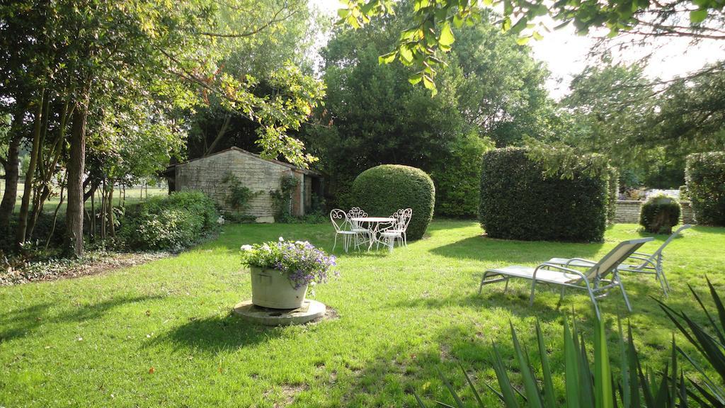 Les 2 Madeleine Bed & Breakfast Saint-Saturnin-du-Bois ภายนอก รูปภาพ