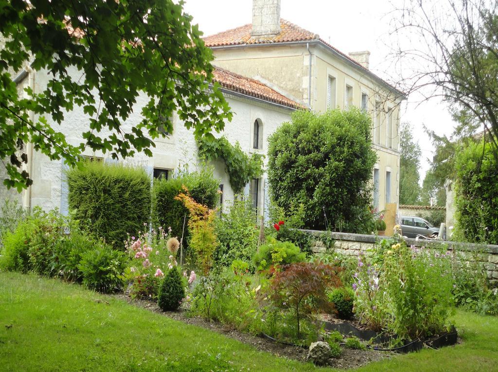 Les 2 Madeleine Bed & Breakfast Saint-Saturnin-du-Bois ภายนอก รูปภาพ