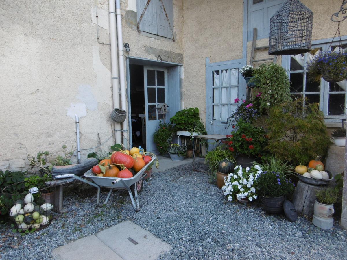 Les 2 Madeleine Bed & Breakfast Saint-Saturnin-du-Bois ภายนอก รูปภาพ