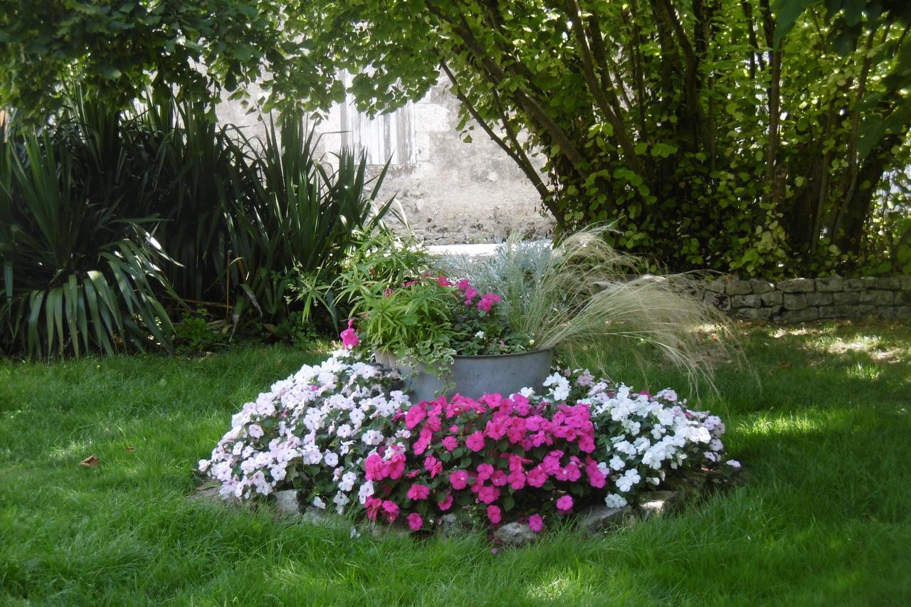 Les 2 Madeleine Bed & Breakfast Saint-Saturnin-du-Bois ภายนอก รูปภาพ
