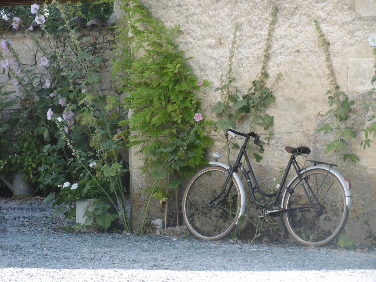 Les 2 Madeleine Bed & Breakfast Saint-Saturnin-du-Bois ภายนอก รูปภาพ