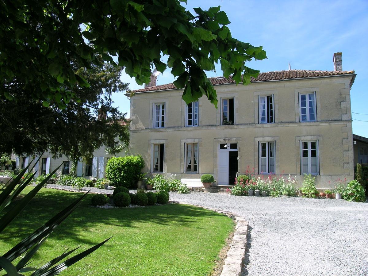 Les 2 Madeleine Bed & Breakfast Saint-Saturnin-du-Bois ภายนอก รูปภาพ