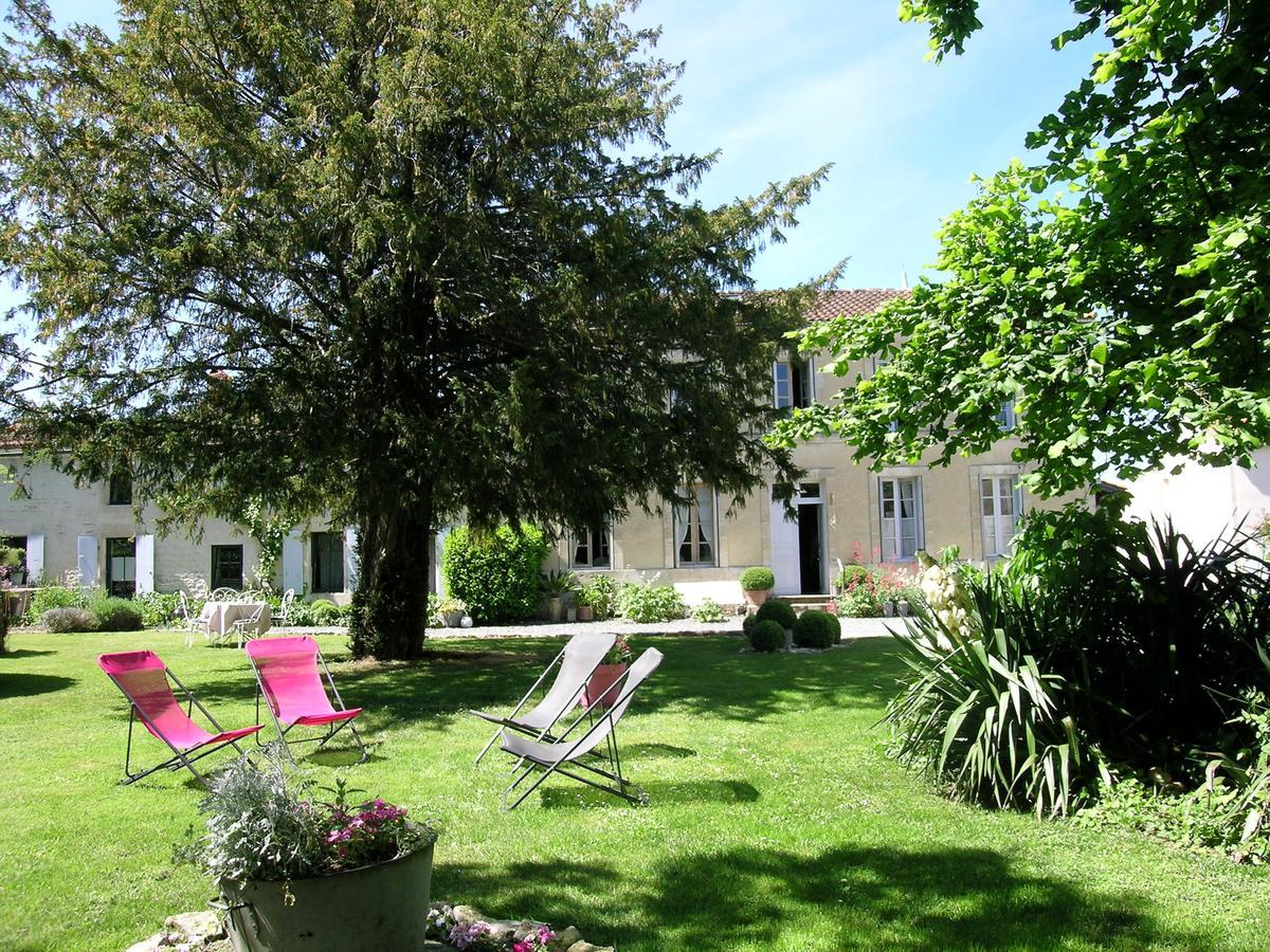 Les 2 Madeleine Bed & Breakfast Saint-Saturnin-du-Bois ภายนอก รูปภาพ
