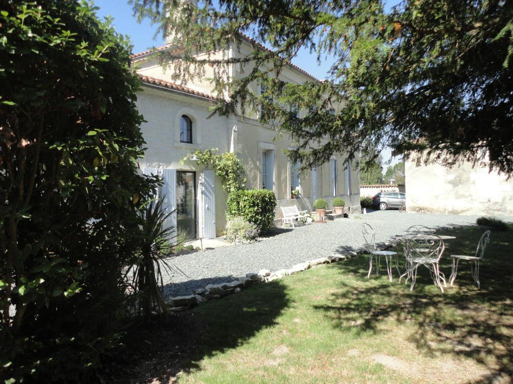 Les 2 Madeleine Bed & Breakfast Saint-Saturnin-du-Bois ภายนอก รูปภาพ