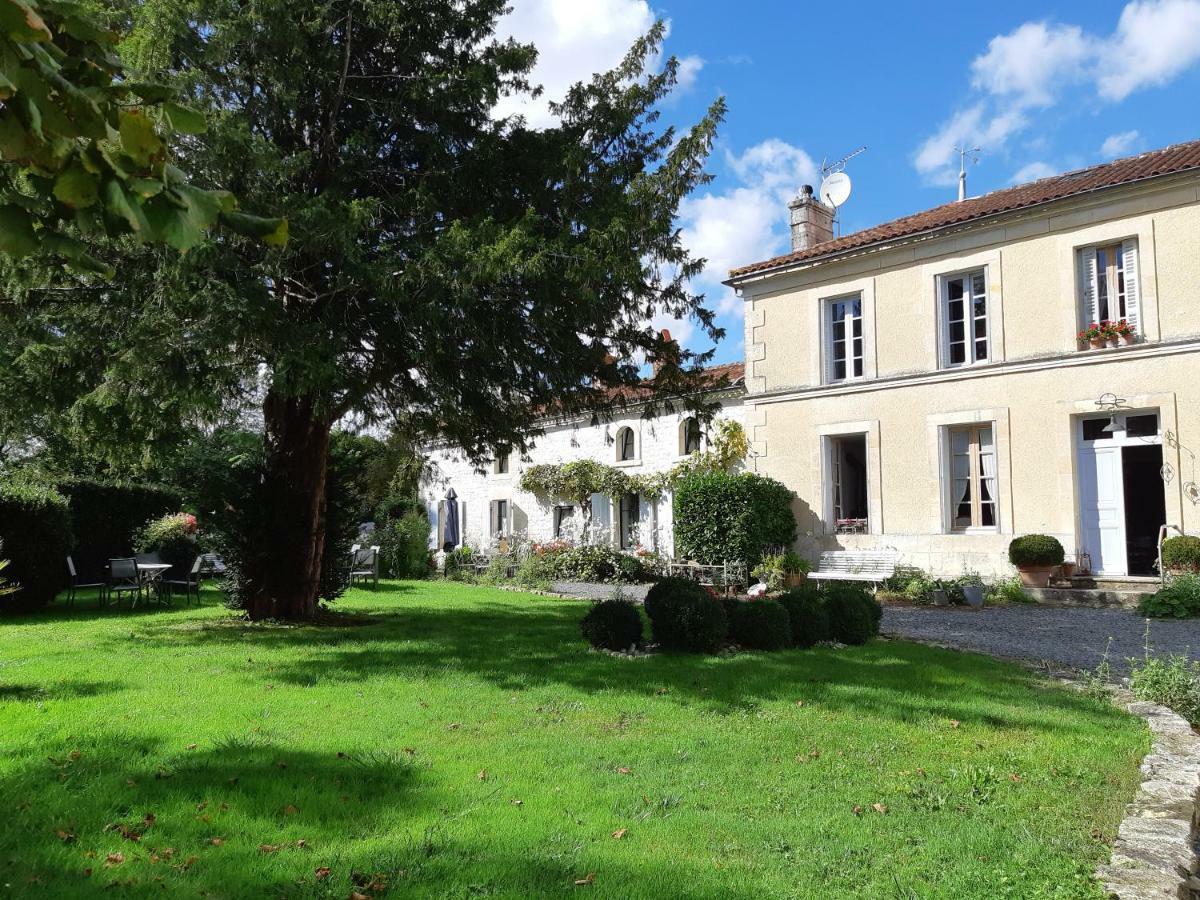 Les 2 Madeleine Bed & Breakfast Saint-Saturnin-du-Bois ภายนอก รูปภาพ