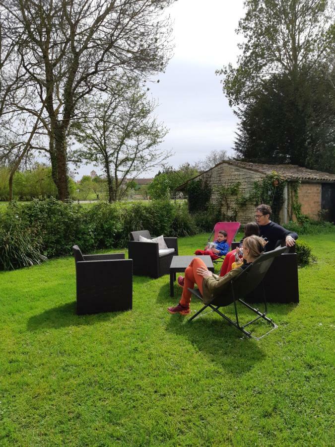 Les 2 Madeleine Bed & Breakfast Saint-Saturnin-du-Bois ภายนอก รูปภาพ